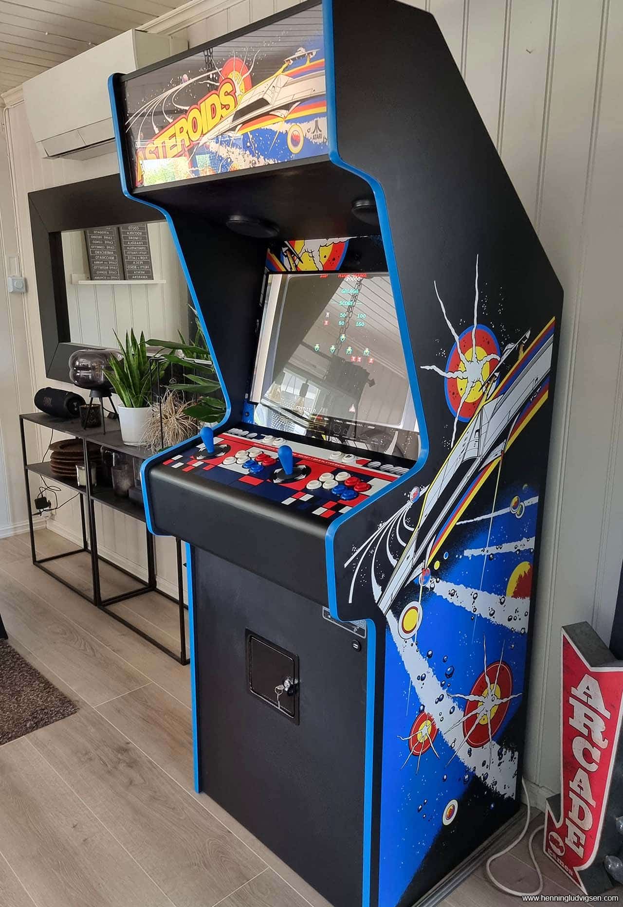 Building a 1979 Asteroids arcade replica Henning Ludvigsen